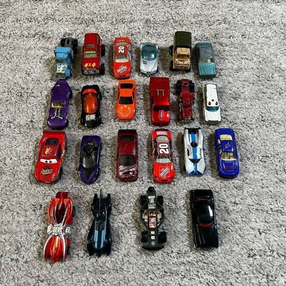 Lot of 22 1:64 Hot Wheels & Misc Diecast Cars & Trucks Bundle - Picture 1 of 9